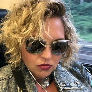 Meet your Posher, Carla